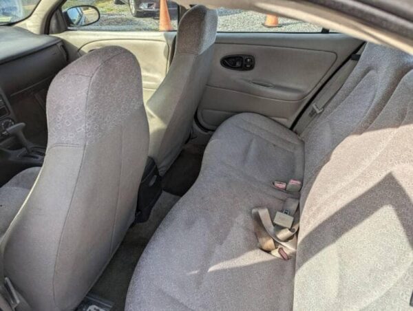 2001 Saturn S Series - Image 8