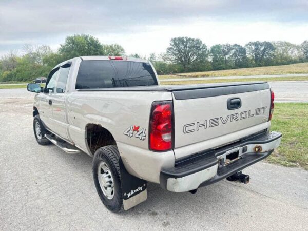 2005 Chevrolet Silverado 2500HD - Image 2