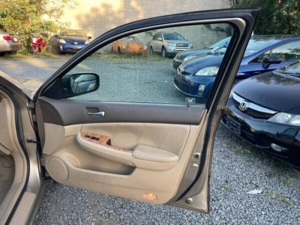 2004 Honda Accord - Image 3