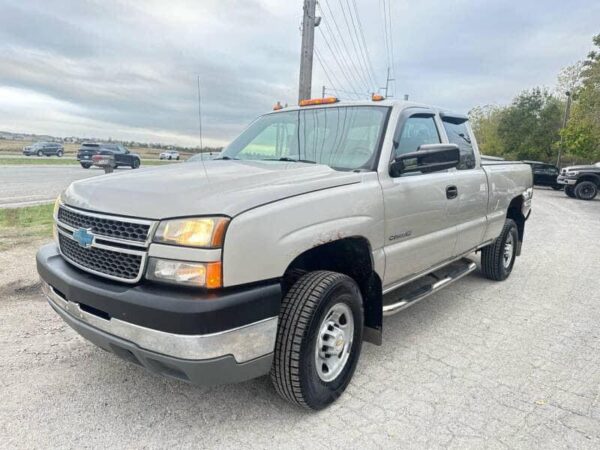 2005 Chevrolet Silverado 2500HD - Image 3