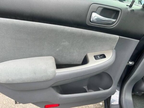 2004 Honda Accord - Image 5