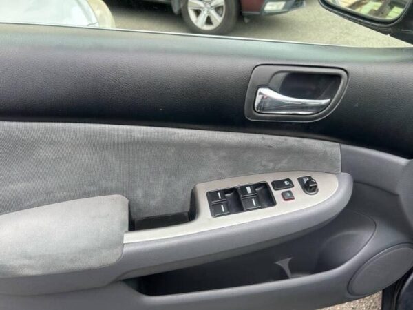 2004 Honda Accord - Image 6