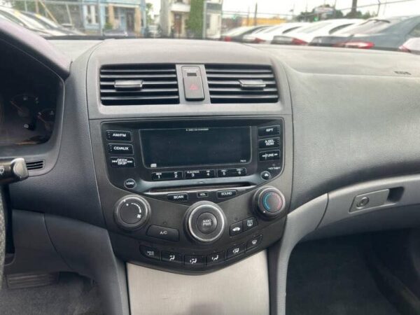 2004 Honda Accord - Image 9
