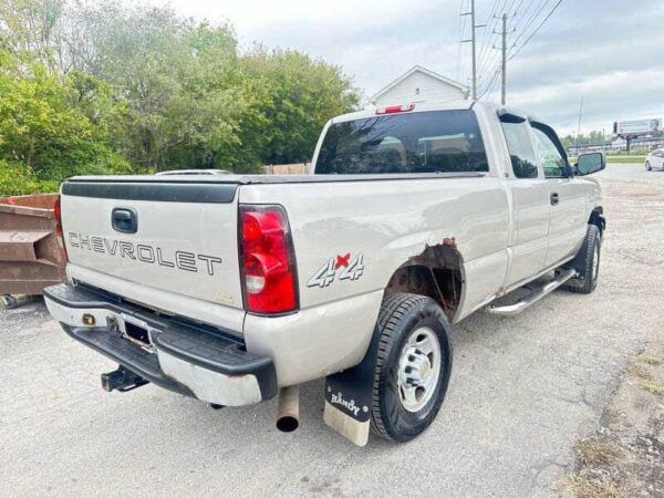 2005 Chevrolet Silverado 2500HD - Image 9