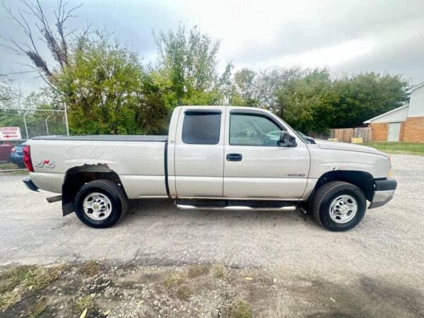 2005 Chevrolet Silverado 2500HD - Image 12